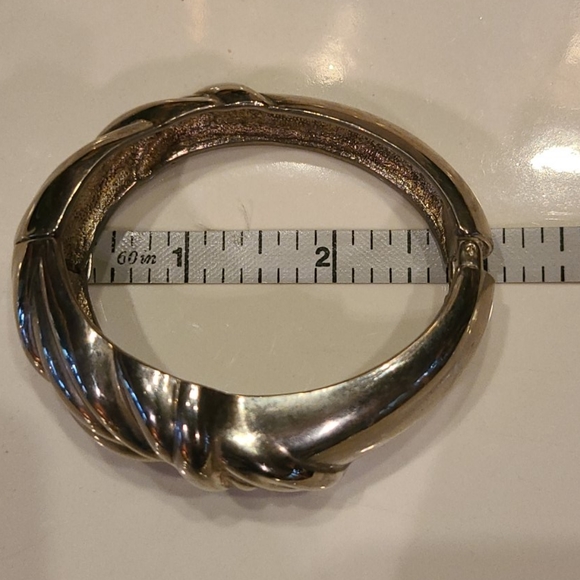 Retro Chic Thick Metal Hinged Bangle Bracelet - Picture 4 of 6